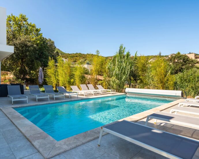 Calvi, Villa 6 chambres, Piscine, Vue mer panoramique, proche plage