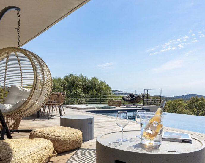 Lecci – Villa T6,  garage, piscine, avec vue mer panoramique