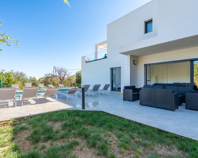 Calvi, Villa 6 chambres, Piscine, Vue mer panoramique, proche plage