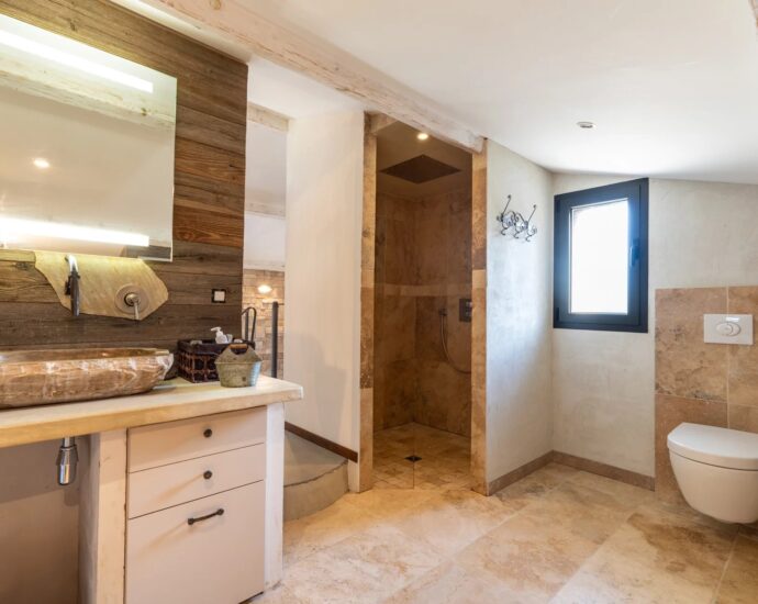 Exclusive, Conca, Bergerie-style Villa, 4 bedrooms, guest house, pool, mountain view