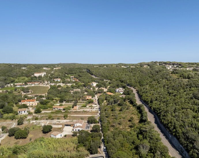 Bonifacio, Buildable land, Building permit, Near beach