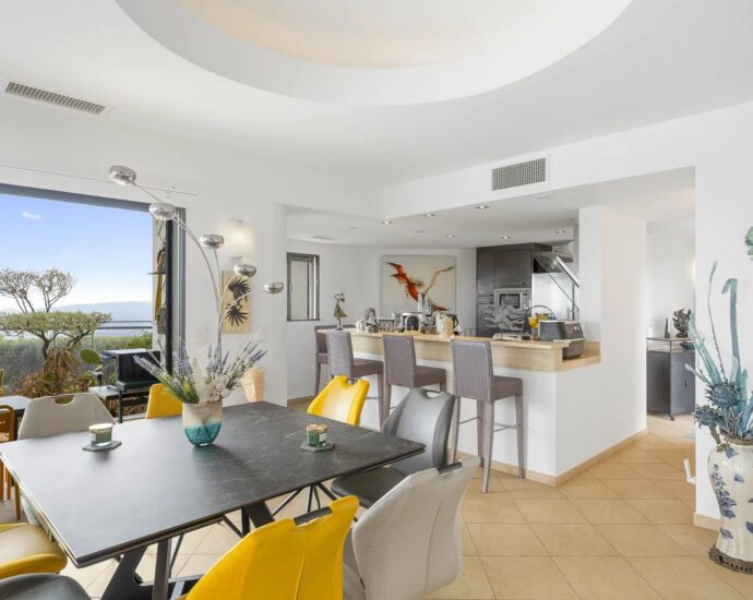 Porto-Vecchio, 6 Bedrooms, Swimming pool, Panoramic sea view, Close to the beach