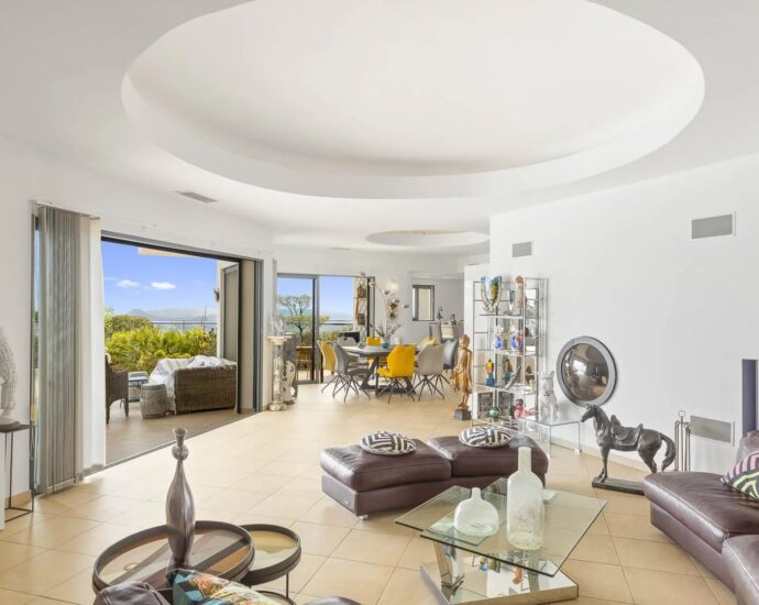 Porto-Vecchio, 6 Bedrooms, Swimming pool, Panoramic sea view, Close to the beach