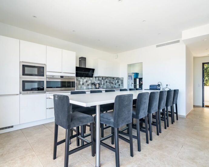 Calvi, Villa 6 chambres, Piscine, Vue mer panoramique, proche plage