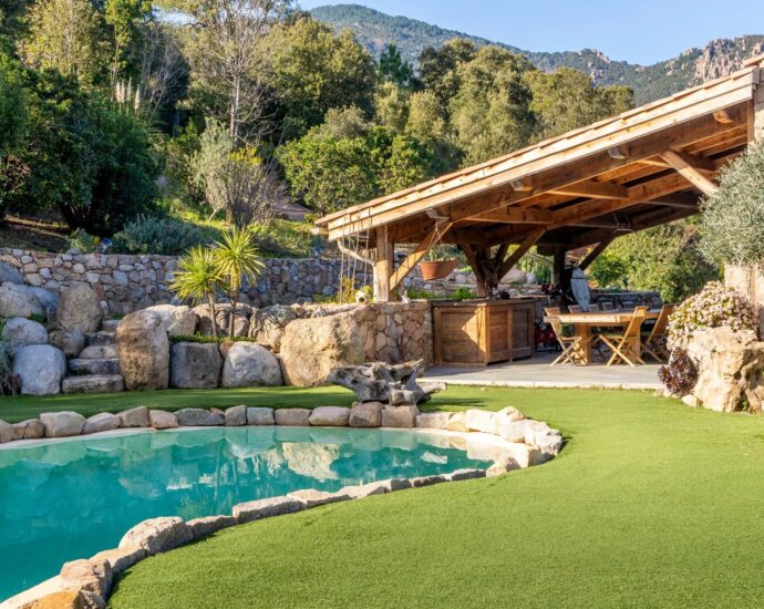 Exclusive, Conca, Bergerie-style Villa, 4 bedrooms, guest house, pool, mountain view