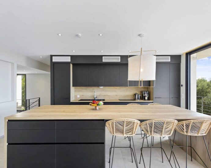 Lecci – Villa T6,  garage, piscine, avec vue mer panoramique