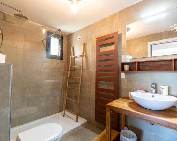 Exclusive, Conca, Bergerie-style Villa, 4 bedrooms, guest house, pool, mountain view