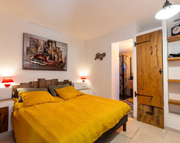 Exclusive, Conca, Bergerie-style Villa, 4 bedrooms, guest house, pool, mountain view