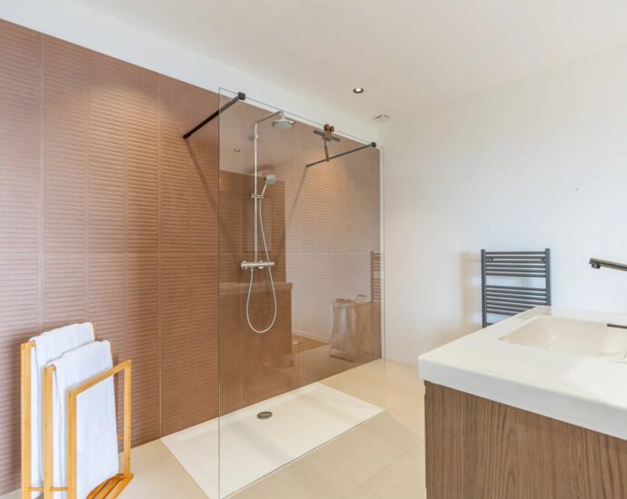 Porto-Vecchio, 3 villas, 7 bedrooms, swimming pool, sea and mountain views, near beach