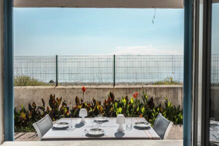 Lavasina, Appartement pied dans l’eau, terrasse, vue mer panoramique, plage à pied