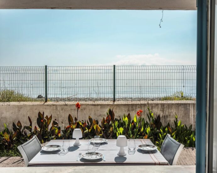 Lavasina, Appartement pied dans l’eau, terrasse, vue mer panoramique, plage à pied