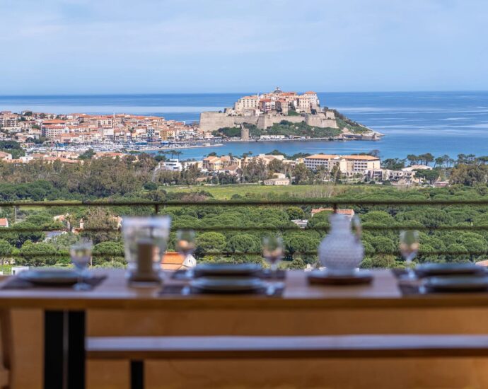 Calvi, villa, 5 bedroom, panoramic sea view, heated pool, close to beaches