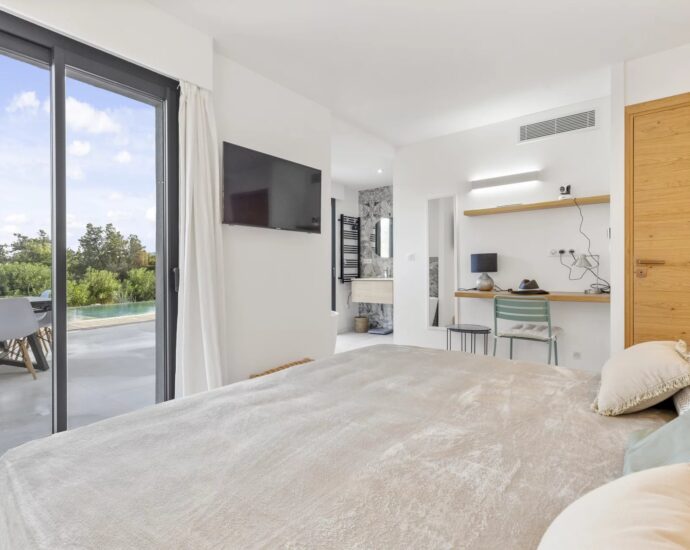 Saint-Cyprien, villa 5 chambres, piscine, pied dans l&rsquo;eau