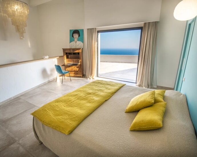 L&rsquo;Île Rousse, Occiglioni, villa d&rsquo;architecte, 6 chambres, piscine, vue panoramique mer, poche plage