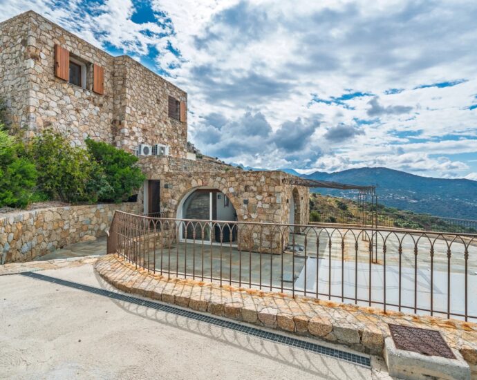 Pigna, Sant Antonino, Shepherd-style villa, 3 bedrooms, panoramic sea and mountain views