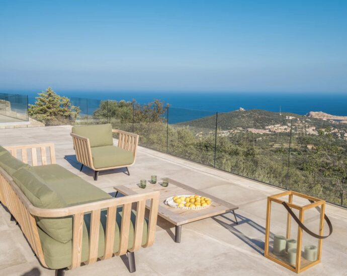 L&rsquo;Île Rousse, Occiglioni, villa d&rsquo;architecte, 6 chambres, piscine, vue panoramique mer, poche plage