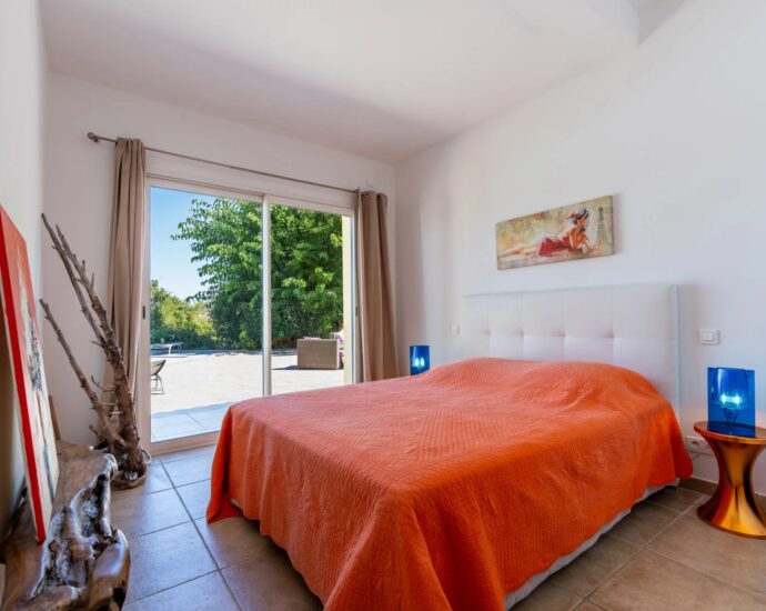 Favone, Villa pied dans l&rsquo;eau, 5 chambres, piscine, vue mer panoramique, plage à pied