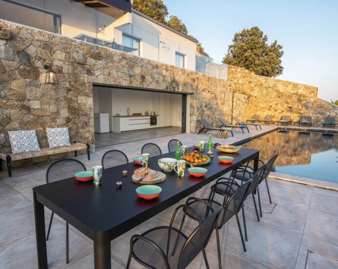 L&rsquo;Île Rousse, Occiglioni, villa d&rsquo;architecte, 6 chambres, piscine, vue panoramique mer, poche plage