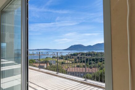 Porto-Vecchio, Appartement en attique, 3 chambres, terrasse, vue mer panoramique, proche centre-ville et plages