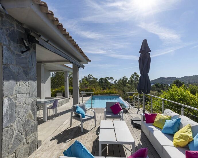 Favone, villa plage à pied, vue mer et montagnes, 4 chambres, piscine à débordement et chauffée