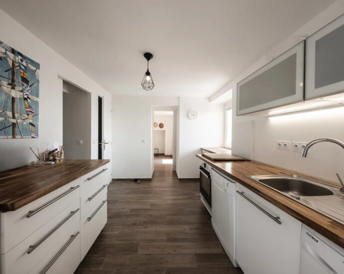 Lavasina, Appartement pied dans l’eau, terrasse, vue mer panoramique, plage à pied