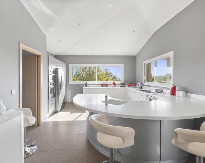 Favone, villa plage à pied, vue mer et montagnes, 4 chambres, piscine à débordement et chauffée