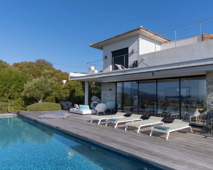 Saint-Cyprien, villa 6 bedrooms, swimming pool, panoramic sea view, near beach