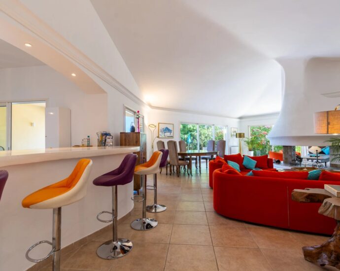 Favone, Villa pied dans l&rsquo;eau, 5 chambres, piscine, vue mer panoramique, plage à pied