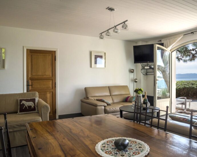 Porto-Vecchio, Cala Rossa, Domaine privé, pied dans l&rsquo;eau, 2 chambres, vue mer