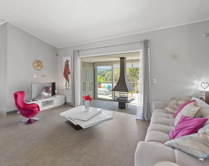 Favone, villa plage à pied, vue mer et montagnes, 4 chambres, piscine à débordement et chauffée