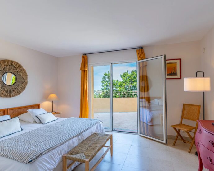 Calvi, villa, 5 bedroom, panoramic sea view, heated pool, close to beaches