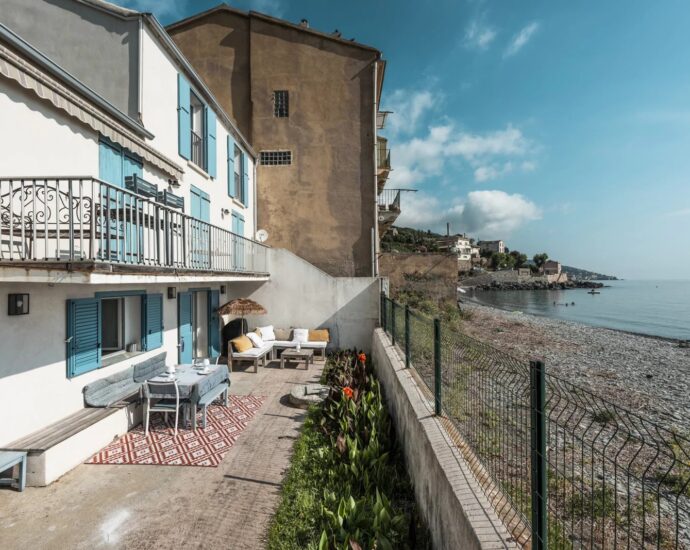 Lavasina, Appartement pied dans l’eau, terrasse, vue mer panoramique, plage à pied