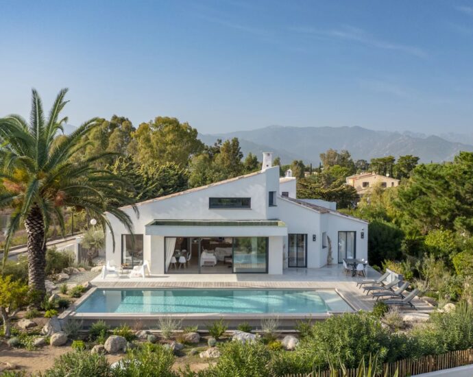 Saint-Cyprien, villa 5 chambres, piscine, pied dans l&rsquo;eau