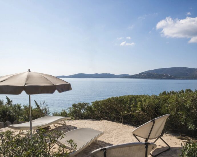 Porto-Vecchio, Cala Rossa, Domaine privé, pied dans l&rsquo;eau, 2 chambres, vue mer