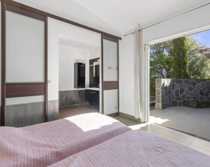 Favone, villa plage à pied, vue mer et montagnes, 4 chambres, piscine à débordement et chauffée