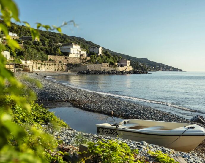 Lavasina, Appartement pied dans l’eau, terrasse, vue mer panoramique, plage à pied