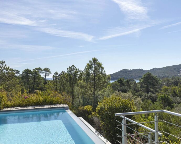 Favone, villa plage à pied, vue mer et montagnes, 4 chambres, piscine à débordement et chauffée