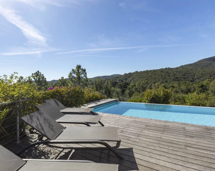 Favone, villa plage à pied, vue mer et montagnes, 4 chambres, piscine à débordement et chauffée