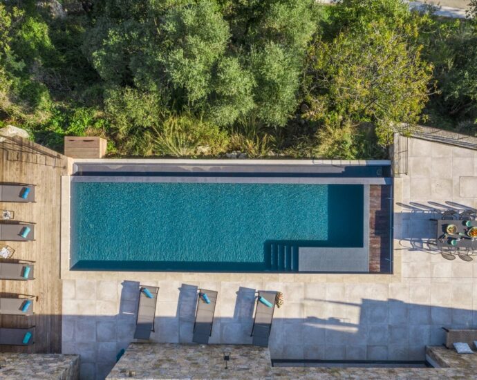 L&rsquo;Île Rousse, Occiglioni, villa d&rsquo;architecte, 6 chambres, piscine, vue panoramique mer, poche plage