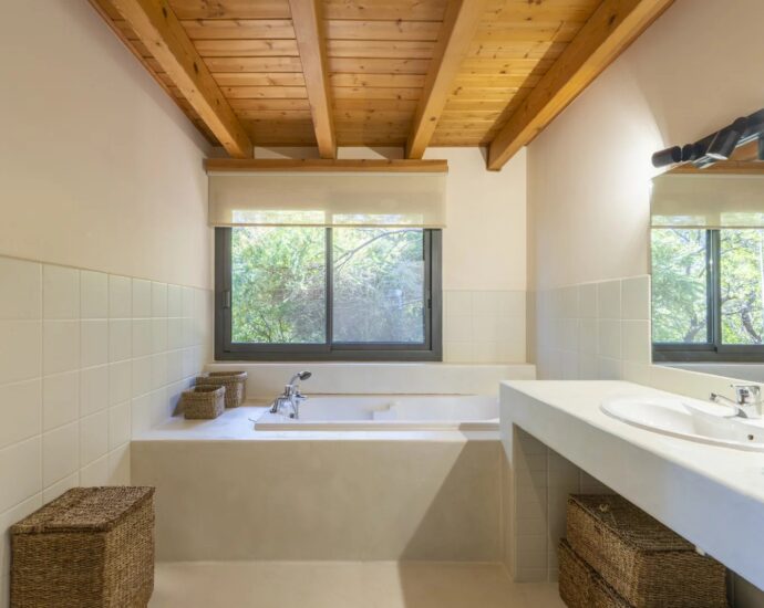 Porto-Vecchio, 3 villas, 7 bedrooms, swimming pool, sea and mountain views, near beach