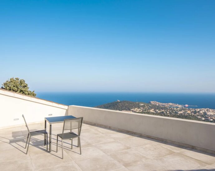 L&rsquo;Île Rousse, Occiglioni, villa d&rsquo;architecte, 6 chambres, piscine, vue panoramique mer, poche plage