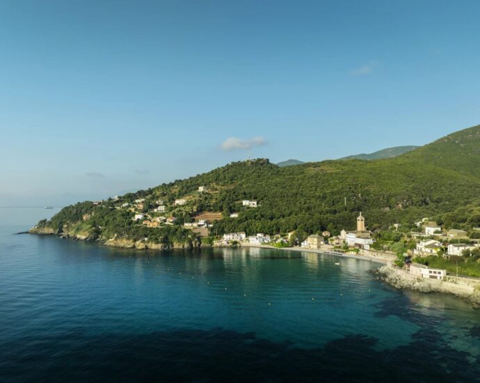 Lavasina, Appartement pied dans l’eau, terrasse, vue mer panoramique, plage à pied