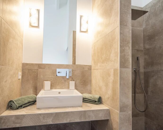 L&rsquo;Île Rousse, Occiglioni, villa d&rsquo;architecte, 6 chambres, piscine, vue panoramique mer, poche plage