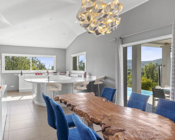 Favone, villa plage à pied, vue mer et montagnes, 4 chambres, piscine à débordement et chauffée