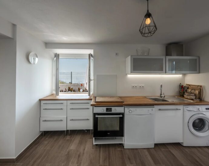 Lavasina, Appartement pied dans l’eau, terrasse, vue mer panoramique, plage à pied