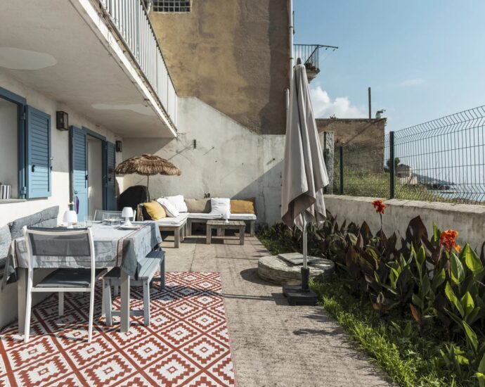 Lavasina, Appartement pied dans l’eau, terrasse, vue mer panoramique, plage à pied