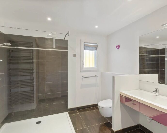 Favone, villa plage à pied, vue mer et montagnes, 4 chambres, piscine à débordement et chauffée