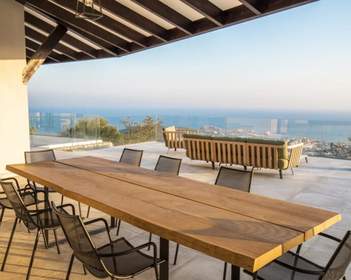 L&rsquo;Île Rousse, Occiglioni, villa d&rsquo;architecte, 6 chambres, piscine, vue panoramique mer, poche plage