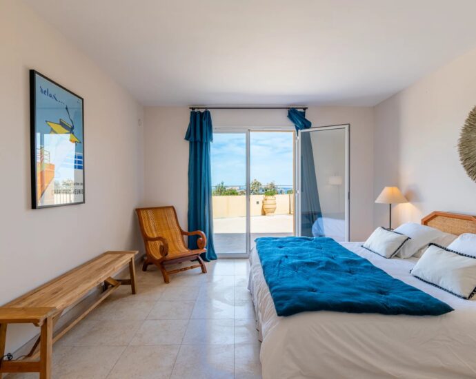 Calvi, villa, 5 bedroom, panoramic sea view, heated pool, close to beaches