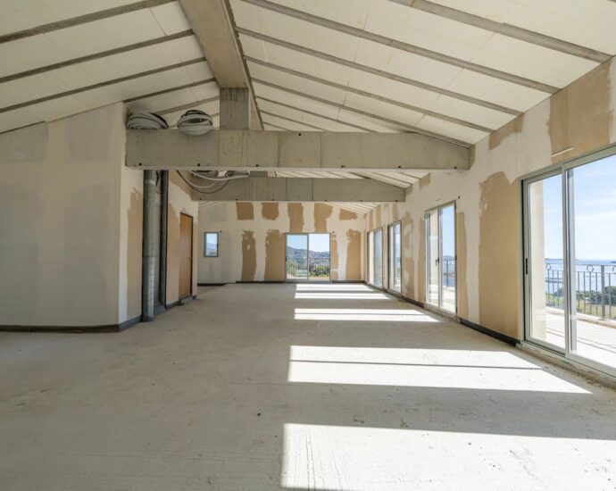 Porto-Vecchio, Appartement en attique, 3 chambres, terrasse, vue mer panoramique, proche centre-ville et plages